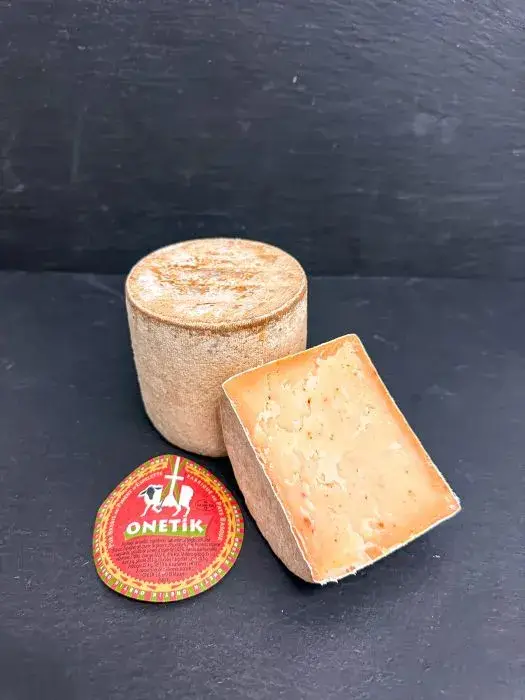 Tomette de brebis au piment d'Espelette
